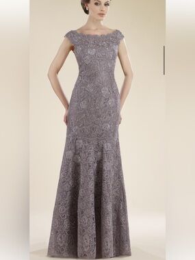 Rina di Montella Elegant Lace Off-Shoulder Evening Gown in Gray